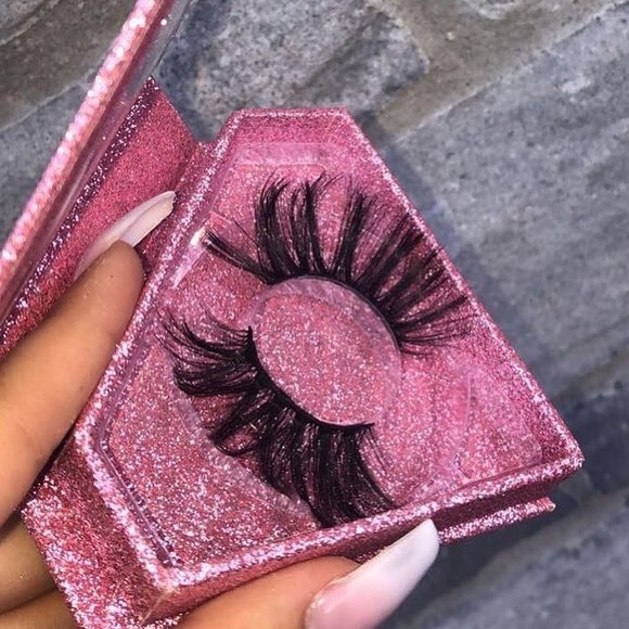 MINK LASHES - Picture 2 of 2